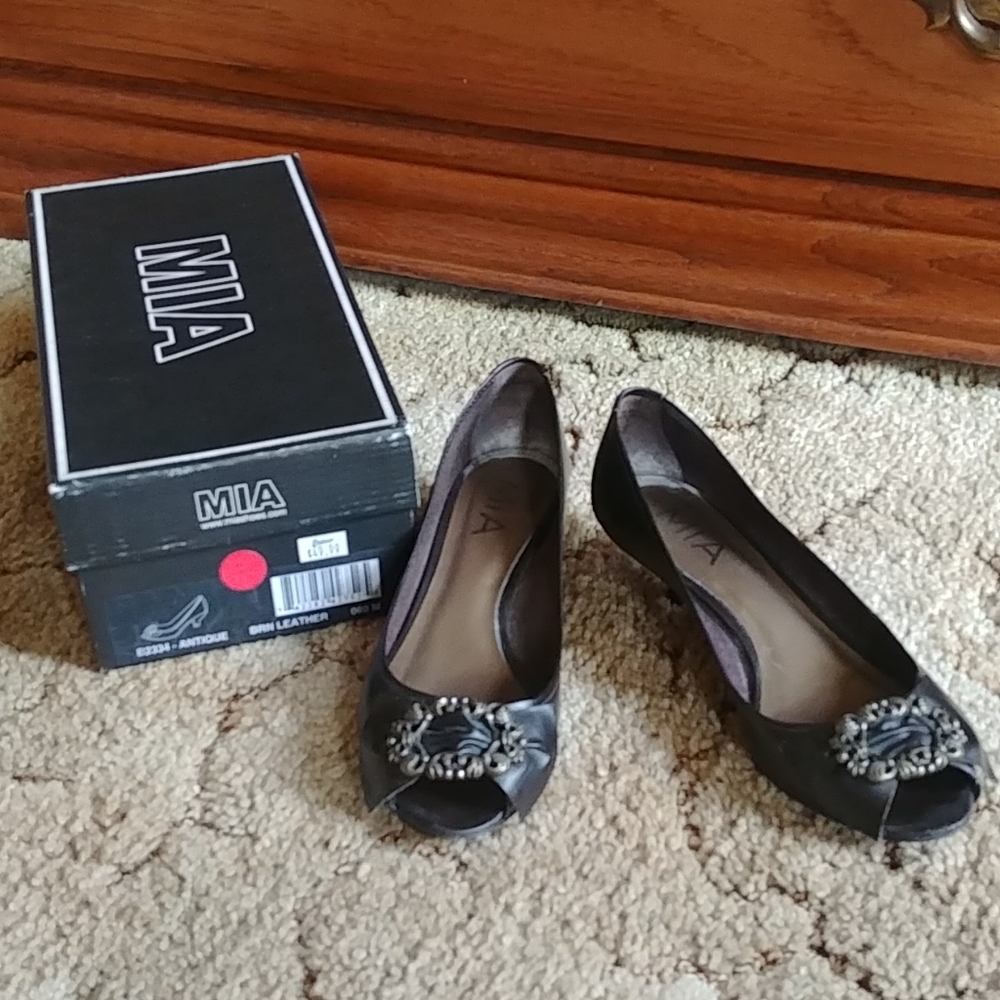 MIA Brown Leather Kitten Heel shoes